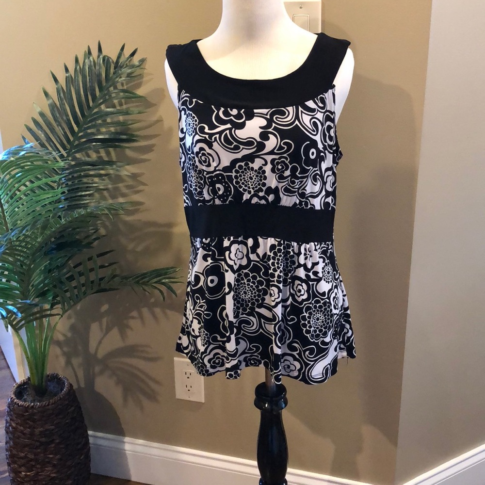 So cute! Black and white stretchy tank top! Size L